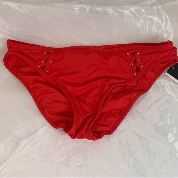 La Blanca
Tied & True Hipster Lb9fd93 Bikini Bottom Red Size 8 - Picture 8 of 9